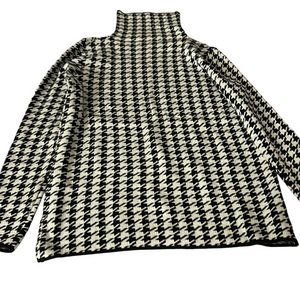 Houndstooth turtle neck sweater new no tags